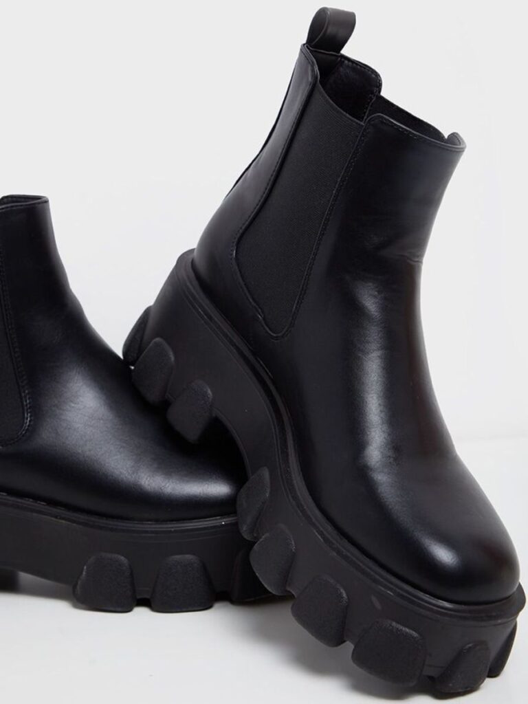 what shoes to wear with wide-leg jeans in winter